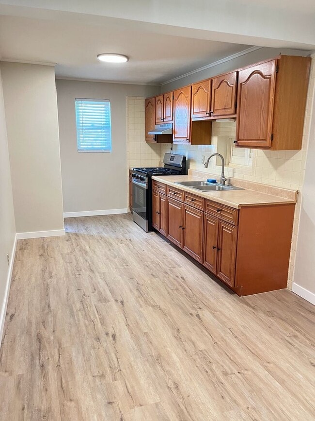 Building Photo - **Move-In Special: $600 in Savings** Charm...