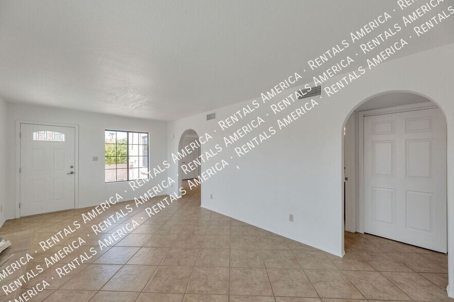 Building Photo - 13831 N Kendall Dr