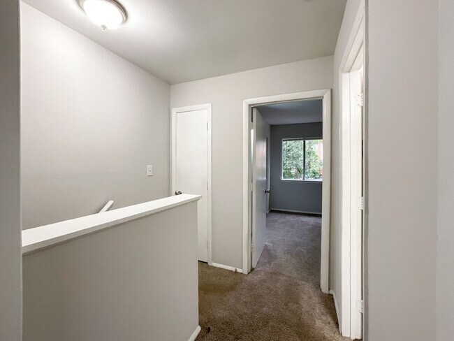 Building Photo - COMING SOON! Charming 2-Bed, 1.5-Bath Retr...