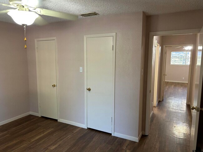 Building Photo - 4615 Edinburgh Dr