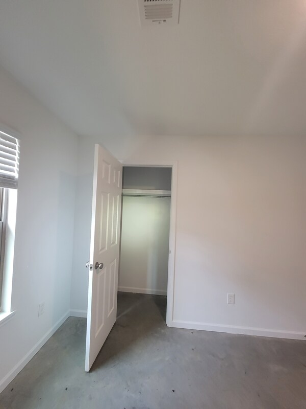 Building Photo - 242 Skylane Dr