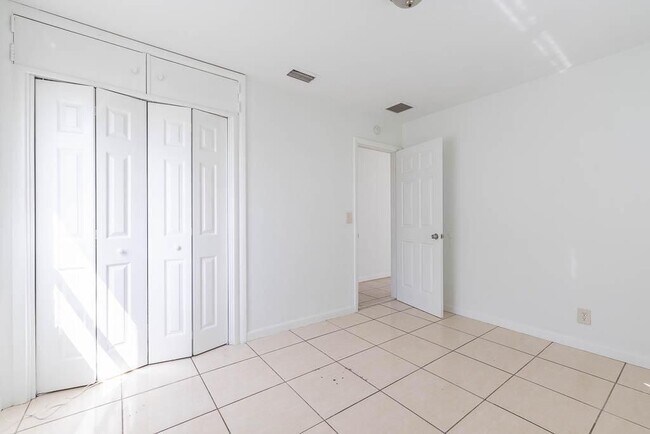 Building Photo - 314 E Gateway Blvd