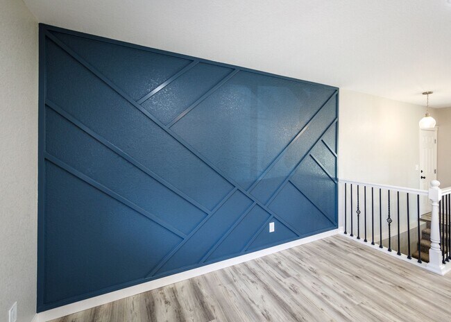 Building Photo - Newly Remodeled 5 Bed Home with Huge Yard