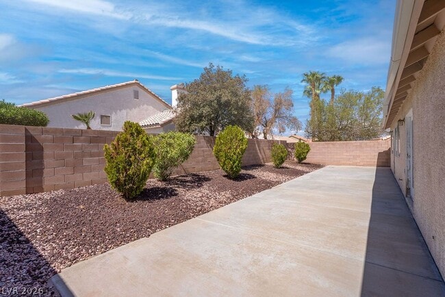 Building Photo - 681 Quiet Stream Ct