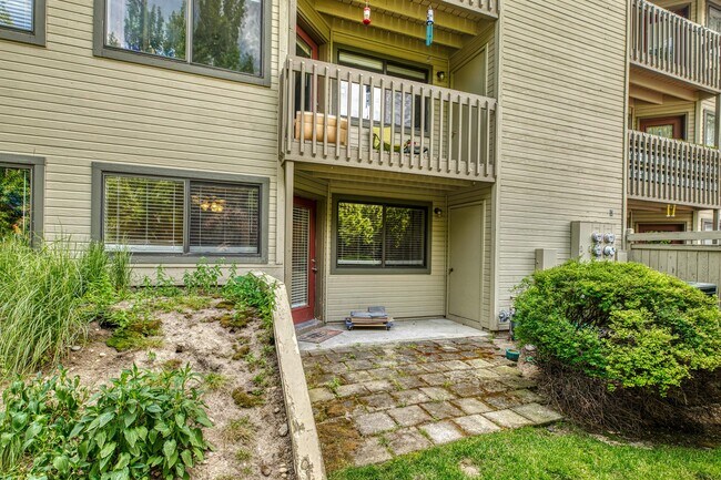 Building Photo - 3713 S Gekeler Ln