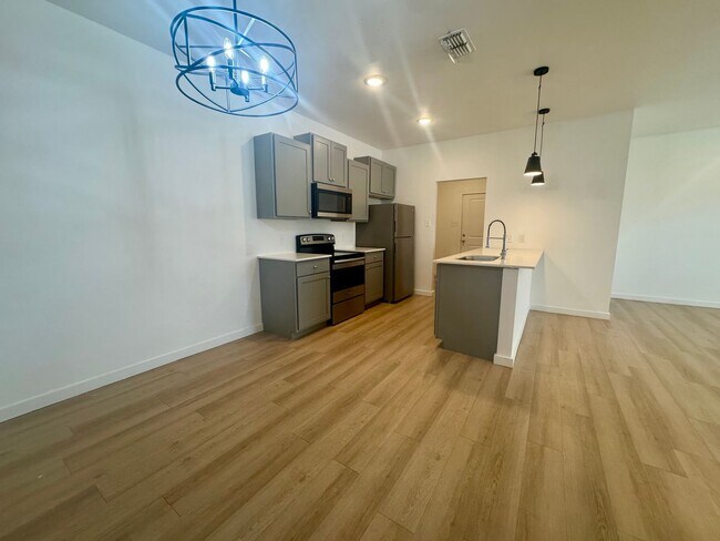 Building Photo - Spacious 3-Bedroom Duplex Near Texas Tech