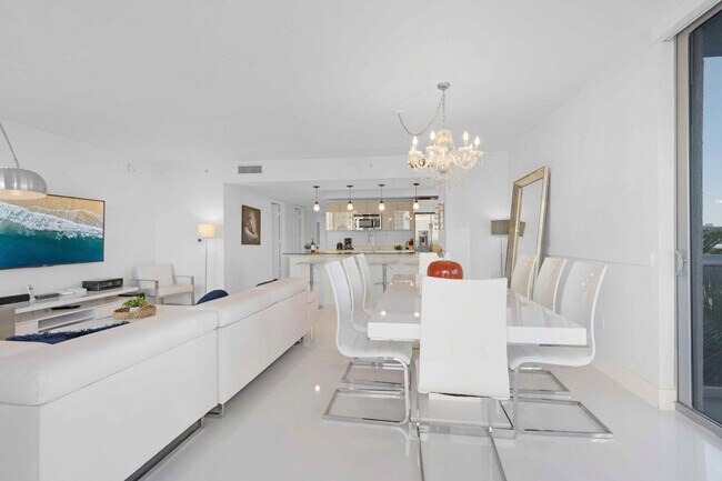 Building Photo - 2602 E Hallandale Beach Blvd