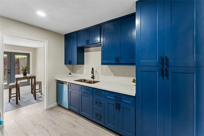 Building Photo - 9425 Fondren Rd