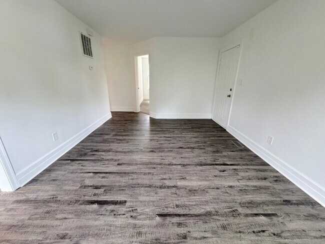 Building Photo - CHARMING 4-BEDROOM, 2-BATH COTTAGE-STYLE HOME IN HAMPTON, VA!