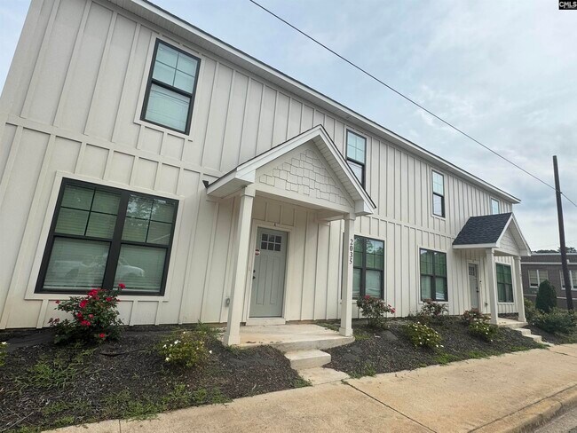 Building Photo - 2035 Rosewood Dr