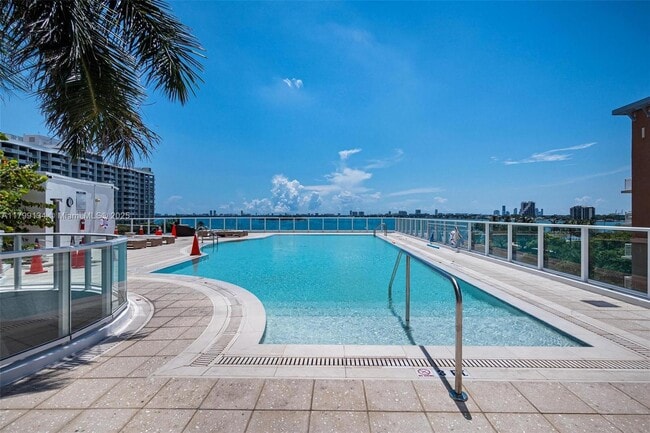 Building Photo - 2020 N Bayshore Dr