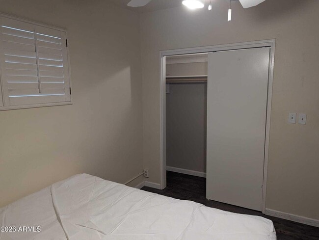 Building Photo - 717 E Granada Dr