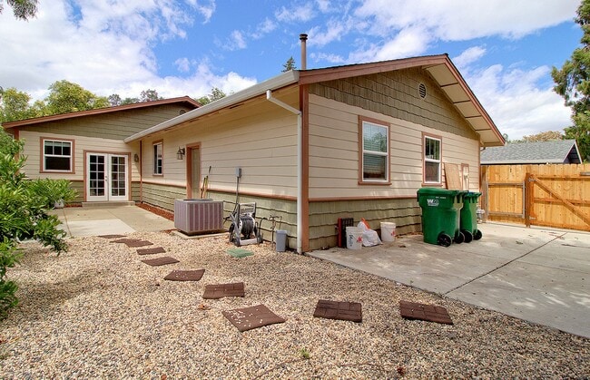 Building Photo - Available Soon! Beautiful house in the Ave's