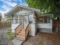 Building Photo - Charming Furnished 2BR Bungalow in Rockwood