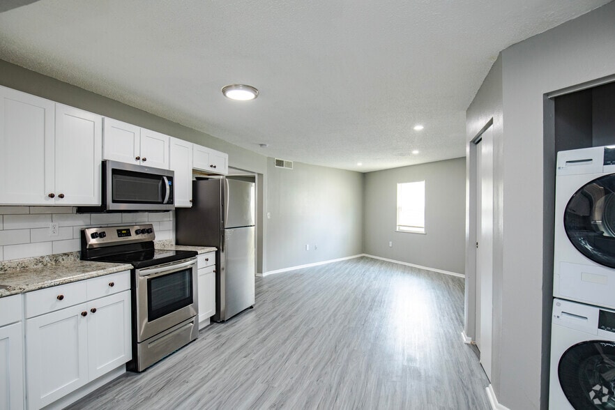 2BR, 1BA - 965SF - 8014 Tommy Ct Tampa, FL 33619-4833 - Octagon Apartment Homes
