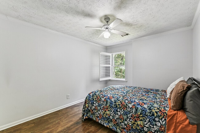 Building Photo - 19 Normandy Ct