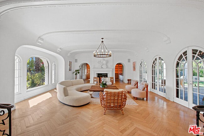 Building Photo - 9451 Sunset Blvd