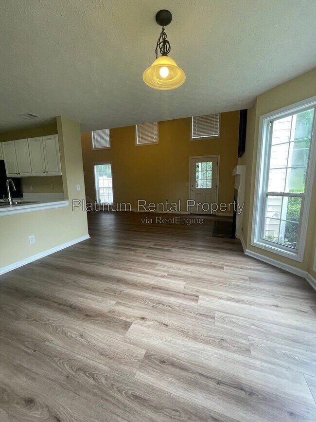 Building Photo - 810 Camelon Ct