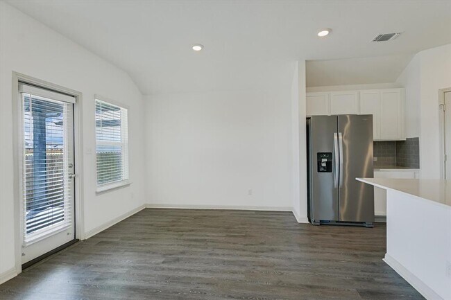 Building Photo - 115 Sweetwater Crk Ln