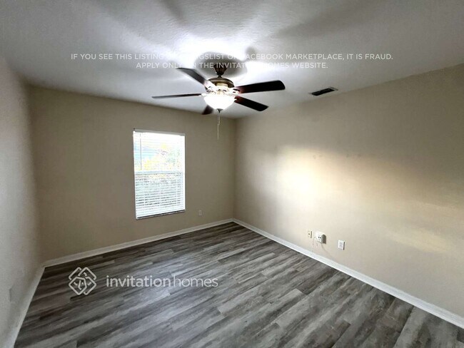 Building Photo - 391 SW Millard Dr