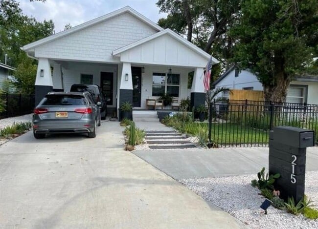 Primary Photo - 215 W Emily St