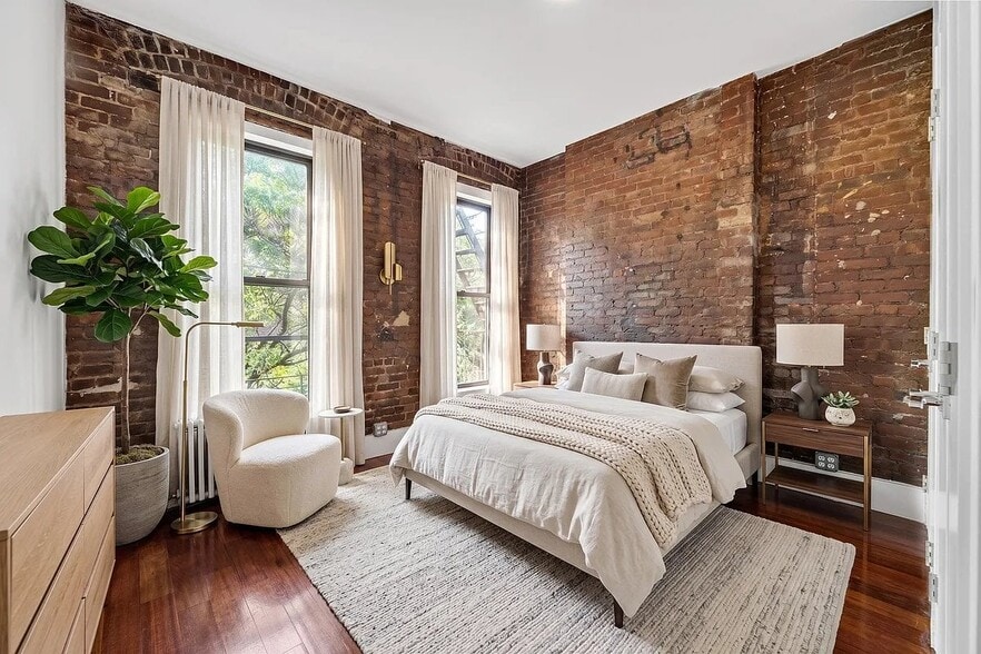 Building Photo - 7 Carmine St
