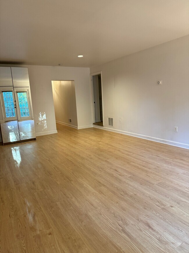 Living Room - 618 S Quincy St