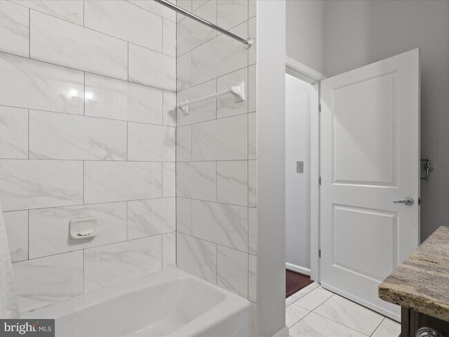 Building Photo - 309 Holland Ln