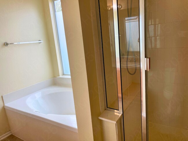 Building Photo - Move-In Special. ½ off the first full month's rent with a 12-month lease.