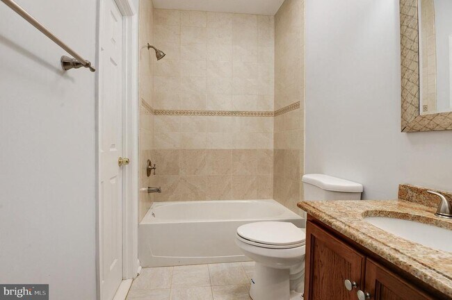 Building Photo - 4303 Evergreen Ln