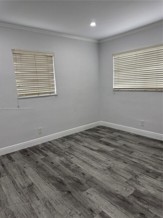 Building Photo - 11811 NW 5th Ct