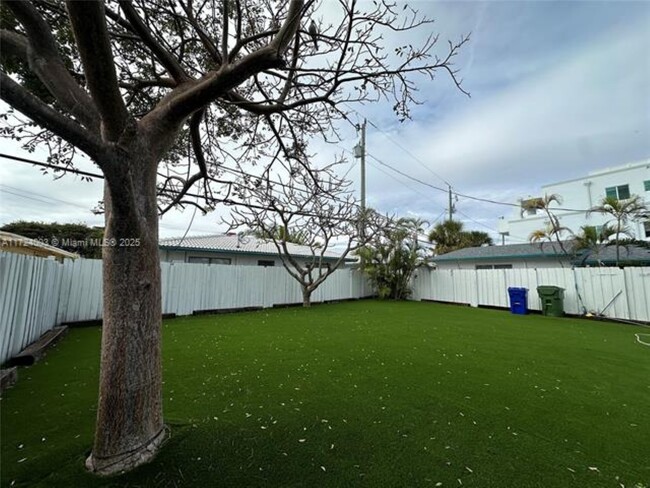 Building Photo - 4233 Bougainvilla Dr