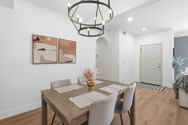 Building Photo - First-Floor 2-Bedroom Condo | The Racquet Club – Scottsdale