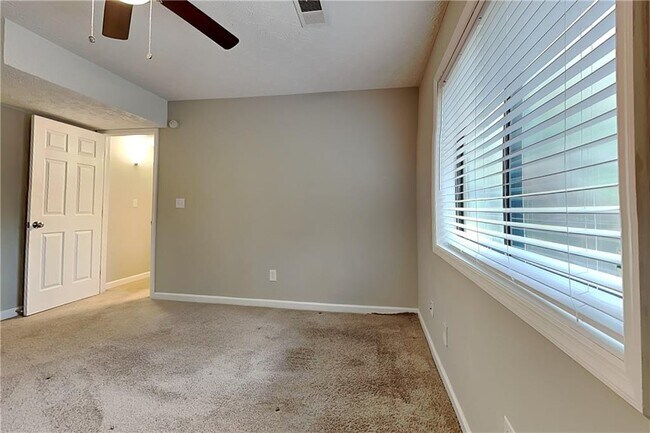 Building Photo - 5142 Manitou Way SW