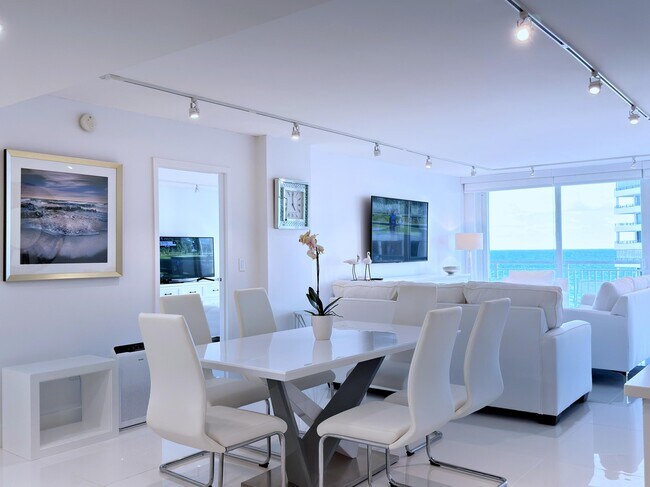 Building Photo - 3546 S Ocean Blvd