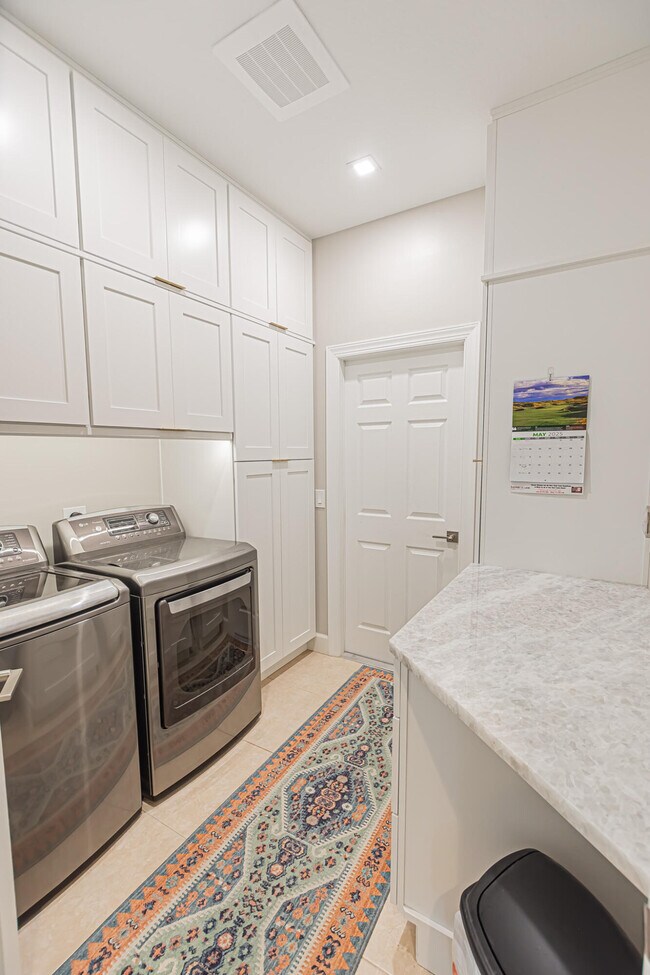 Building Photo - 8060 Kiawah Trce