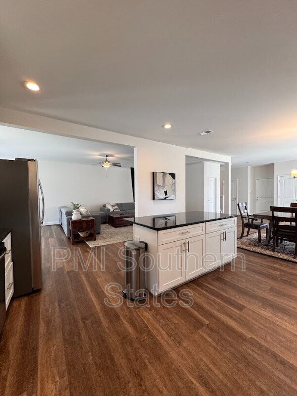 Building Photo - 401 Albus Dr