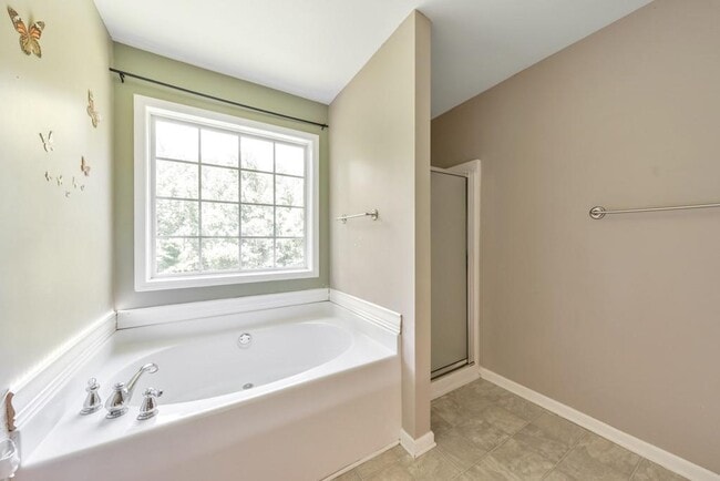 Building Photo - 1086 South Gordon Rd SW