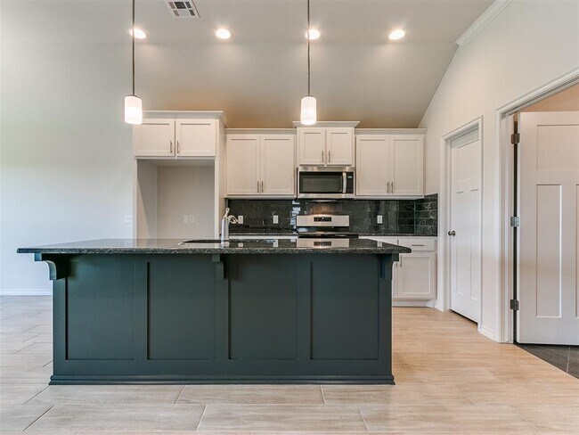 Building Photo - 561 Grand Sycamore Dr
