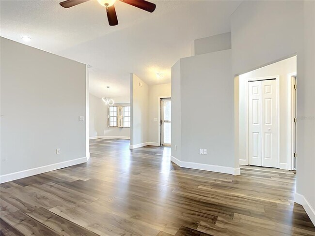 Building Photo - 227 Robbins Rest Cir
