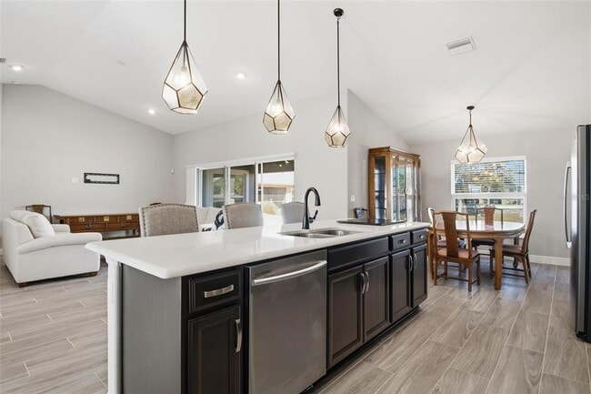 Building Photo - 8 Creek Ct