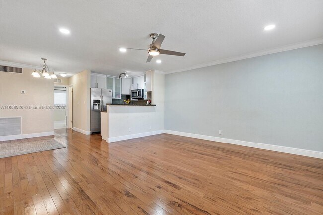 Building Photo - 2701 Middle River Dr