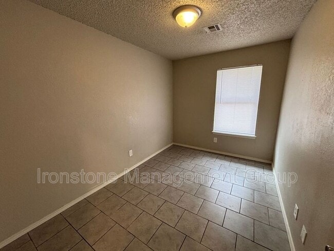 Building Photo - 4420 S Union Ave