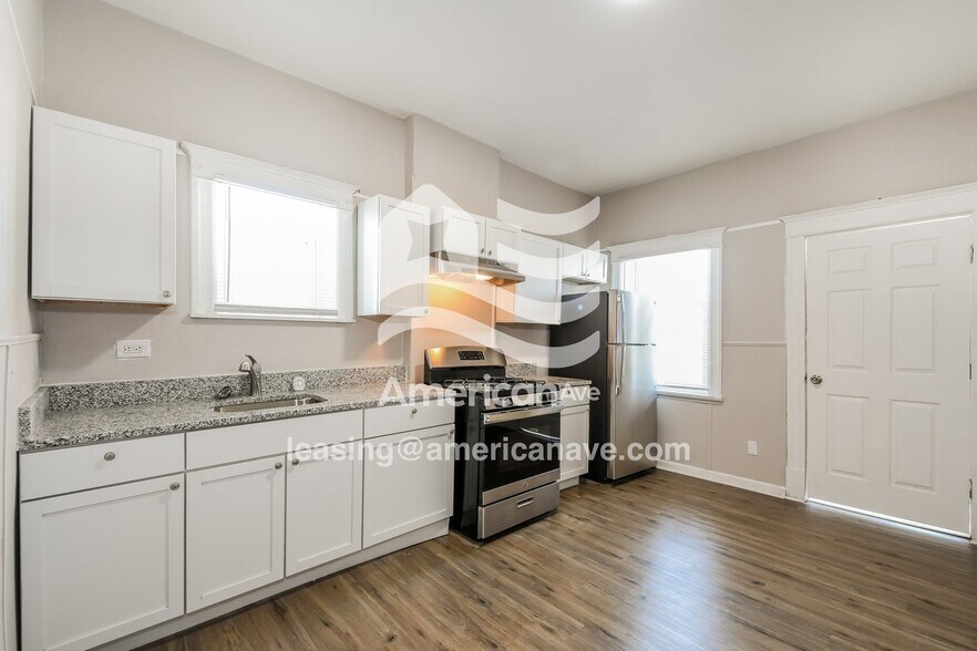 Building Photo - 3343 Delor St