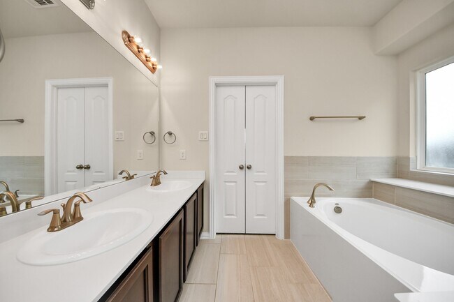 Building Photo - 32903 Silver Mdw Wy