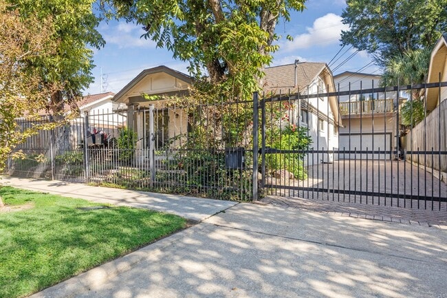 Building Photo - 1601 Park St