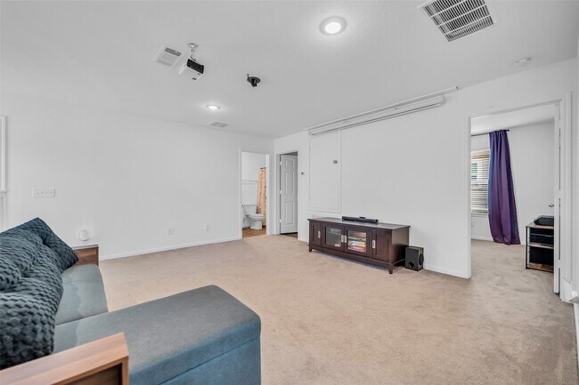 Building Photo - 7306 Madison Cmns Ln