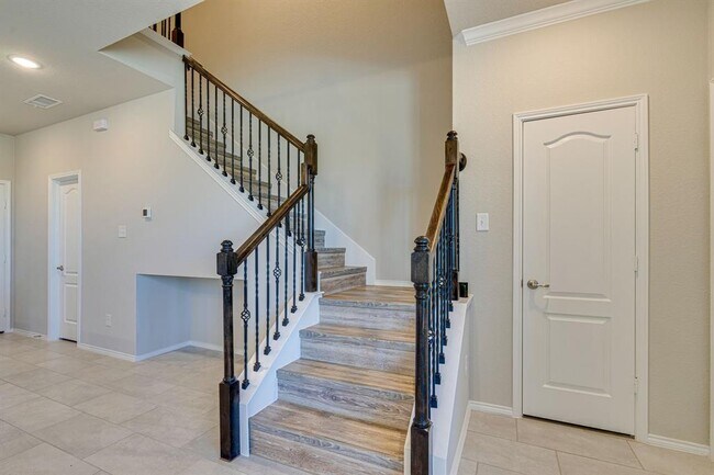 Building Photo - 3404 Becker Dr