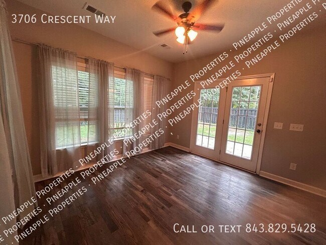 Building Photo - 3706 Crescent Way