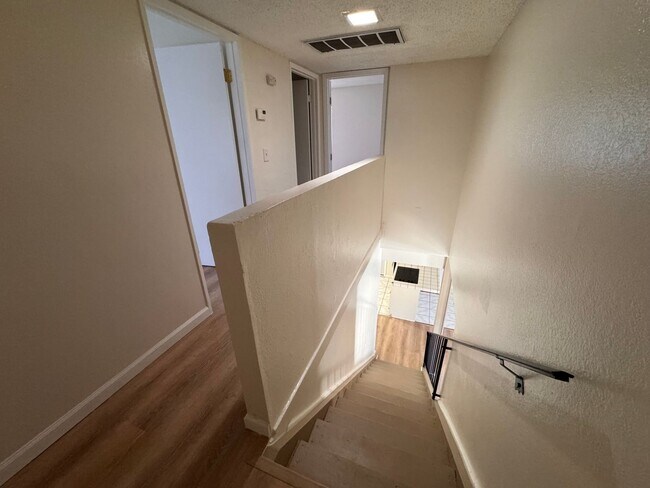 Building Photo - 4400 Tierra Verde St
